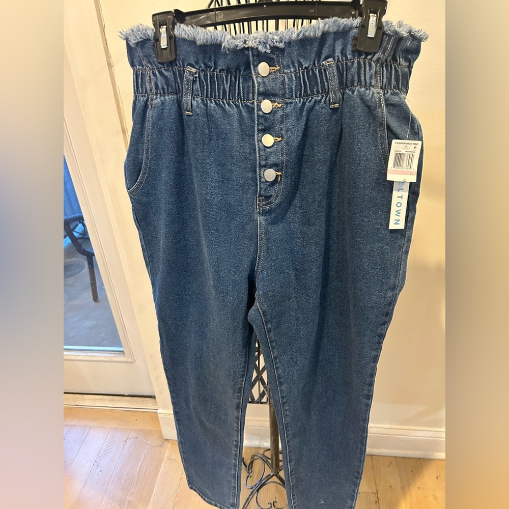 Tinseltown High Rise Jeans - Light Blue -stretch waist.